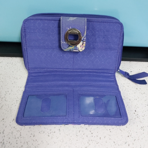 Vera Bradley Turnlock Wallet Wild Roses Fair - Picture 2 of 4